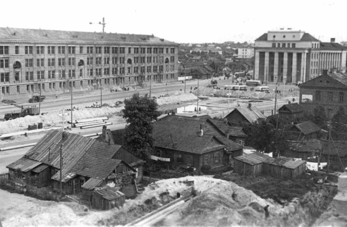 Urban Life in Eastern Europe: Roundtable on the Theme of Urban Life after World War II: Characteristics of Research and New Approaches