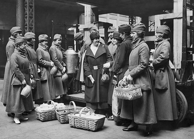 (Не)видимі історії: Жінки на фотографіях з Першої світової війни