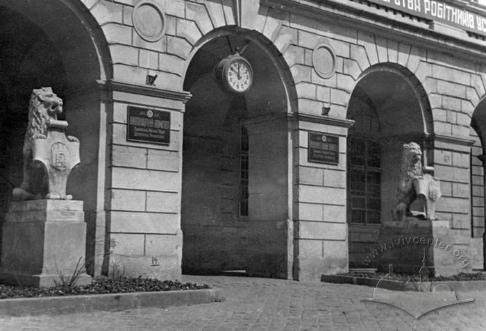 У ратушi мiста Львова