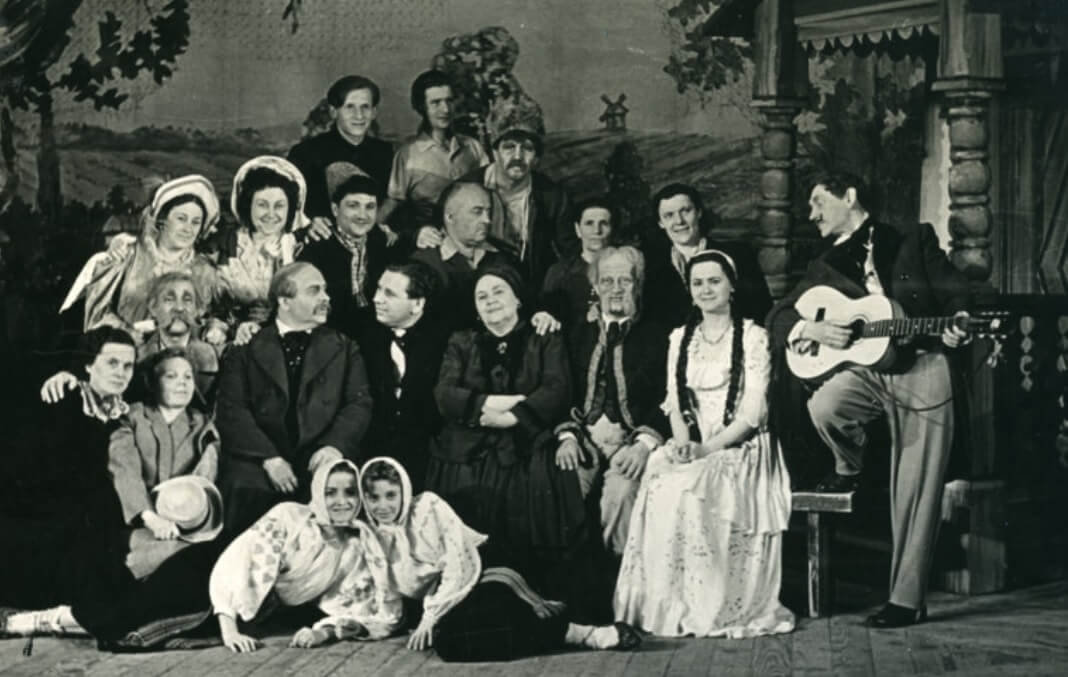 (Пере)творення розповіді: усна історія в академії та в театрі