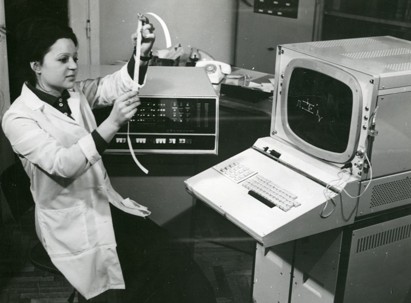 Між мистецтвом та війнами