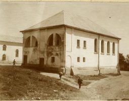 Jews and their Neighbours in Krakowiec