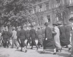 Die Ungleichzeitigkeit des Gleichzeitigen