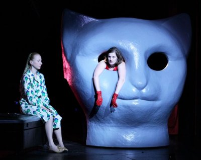 Театр і критика в Румунії та Угорщині