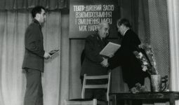 Історії війни: Театр на передовій соціалізму, 1940-2010-ті роки
