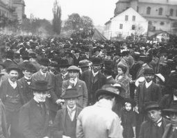 Коли політика вийшла на вулицю 