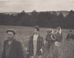 Повернення через пам'ять: родинні архіви