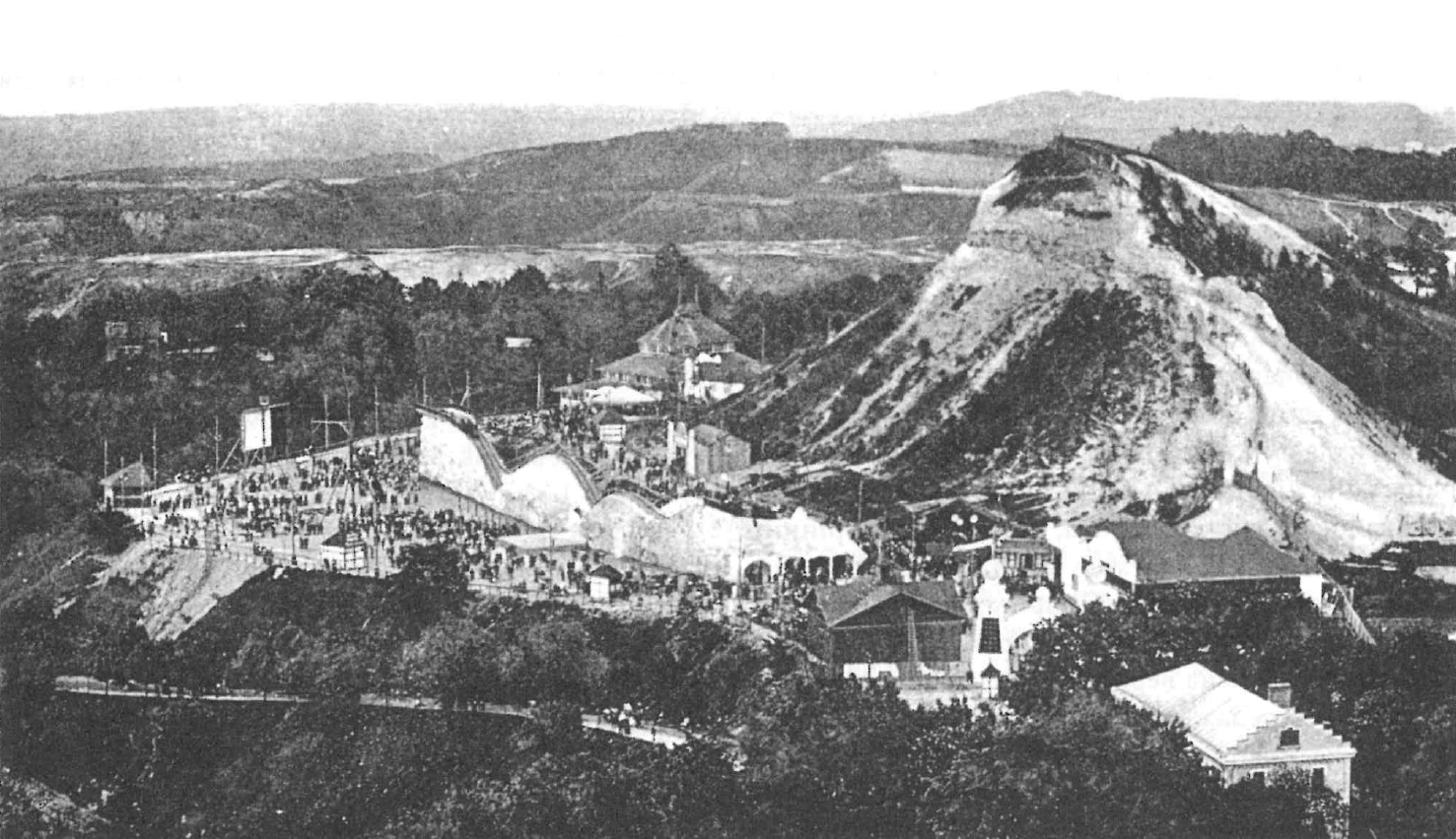 Перший львівський парк розваг: спірний символ міського статусу