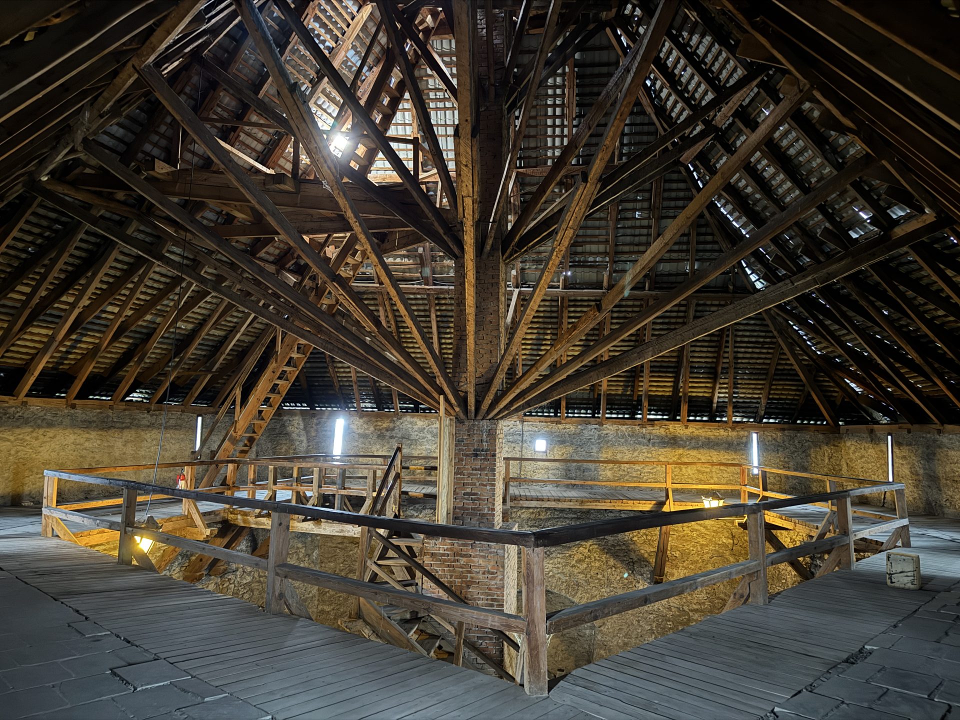 Безбар'єрність у мурах. Збір пропозицій на створення безбар'єрного простору у Меджибожі