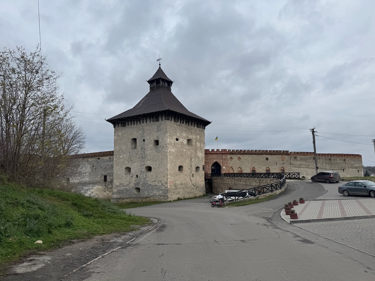 У замку на Хмельниччині облаштують безбарʼєрний доступ до середньовічної вежі