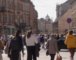 Точки повернення та відновлення: траєкторії, розміщення та політична залученість українських переселенців