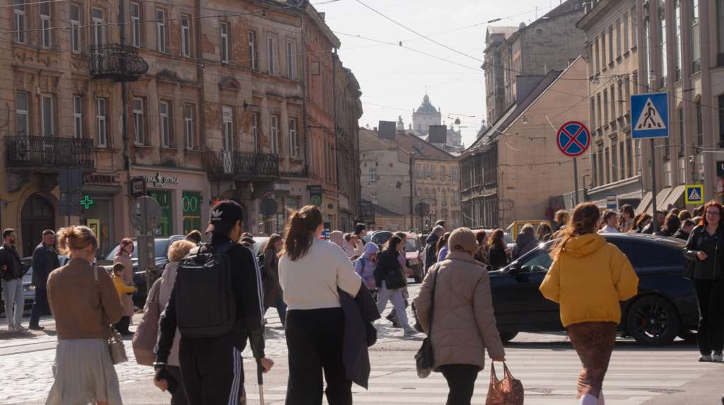 Points of Return and Recovery: Trajectories, Emplacement, and Political Participation of the Ukrainian Displaced