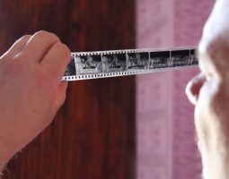 Осиротілі фотографії: від сімейного альбому до архівної колекції